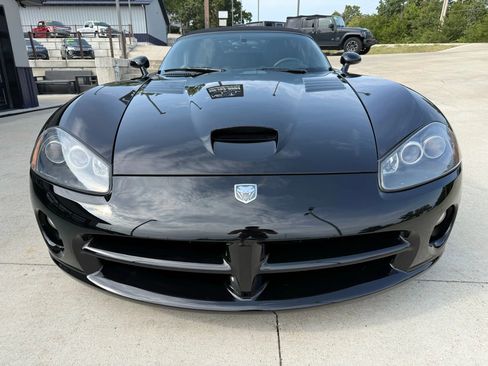 Used 2004 Dodge Viper SRT-10 image 4