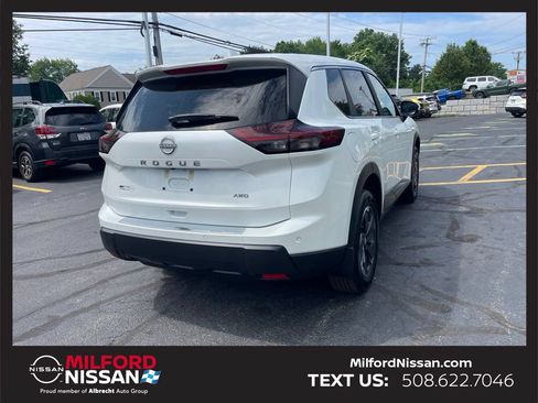 Used 2025 Nissan Rogue SV AWD/4WD image 5