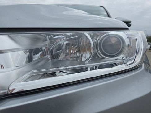 Used 2017 Toyota Highlander XLE image 33