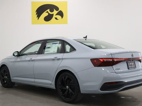 New 2026 Volkswagen Jetta SE FWD image 9