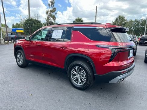 Used 2025 Chevrolet Traverse LT AWD/4WD image 4
