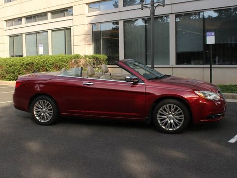 Used 2013 Chrysler 200 Limited FWD image 2