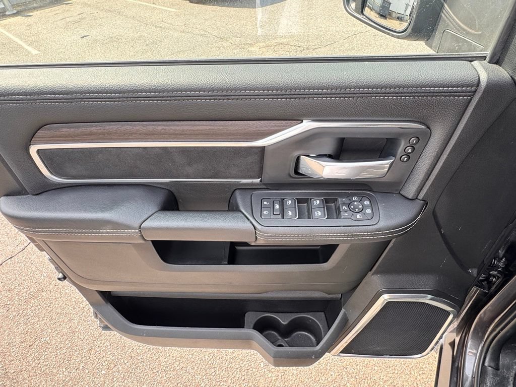 Used 2025 RAM 3500 Laramie AWD/4WD image 10