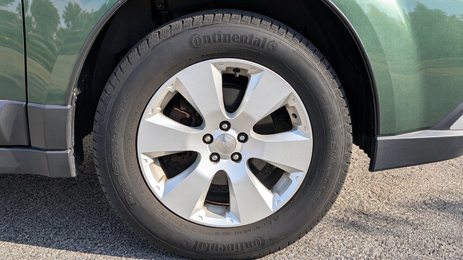 Used 2011 Subaru Outback 2.5i Premium w/ All-Weather Pkg AWD/4WD image 13