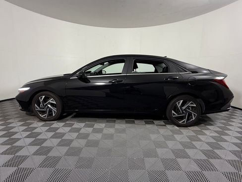 Used 2024 Hyundai Elantra Limited FWD image 2