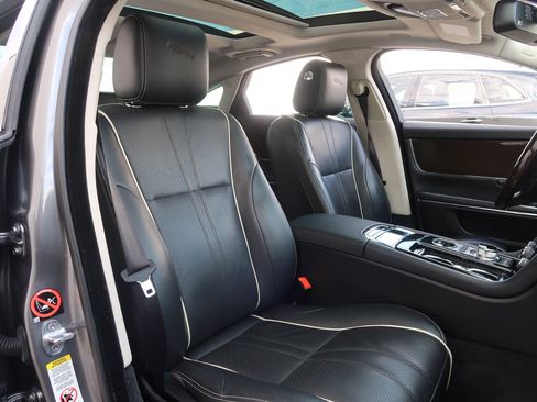 Used 2016 Jaguar XJ Supercharged image 12