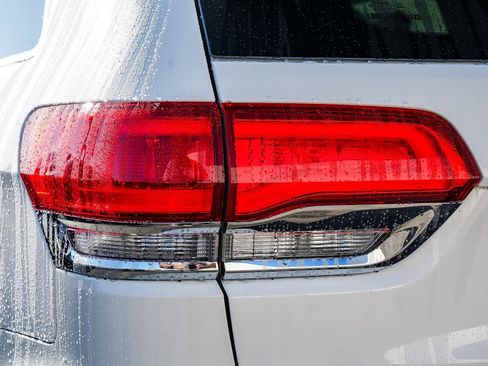 Used 2017 Jeep Grand Cherokee Limited image 7