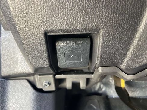 Used 2024 Toyota Tacoma SR5 RWD image 33