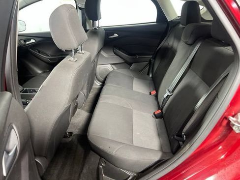 Used 2016 Ford Focus SE w/ SE Power Seat Package FWD image 10