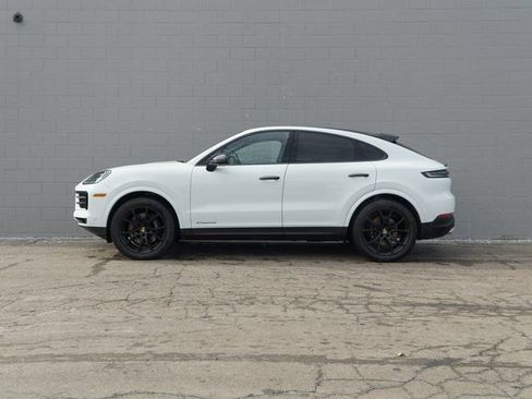 Certified 2025 Porsche Cayenne Coupe image 2