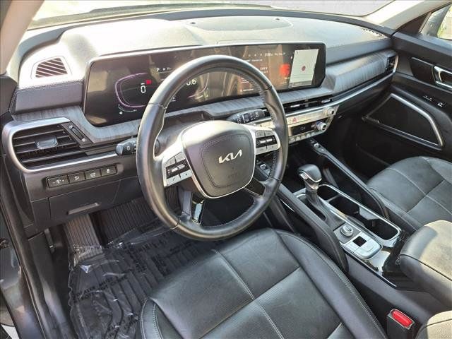 Used 2024 Kia Telluride EX w/ EX Captain's Chair Package FWD image 10