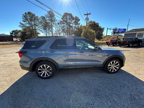 Used 2025 Ford Explorer ST-Line image 3