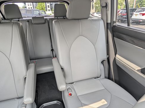 Used 2024 Toyota Highlander Limited AWD/4WD image 14