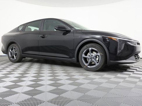New 2025 Kia K4 LXS image 3