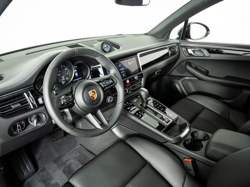 New 2026 Porsche Macan AWD/4WD image 4