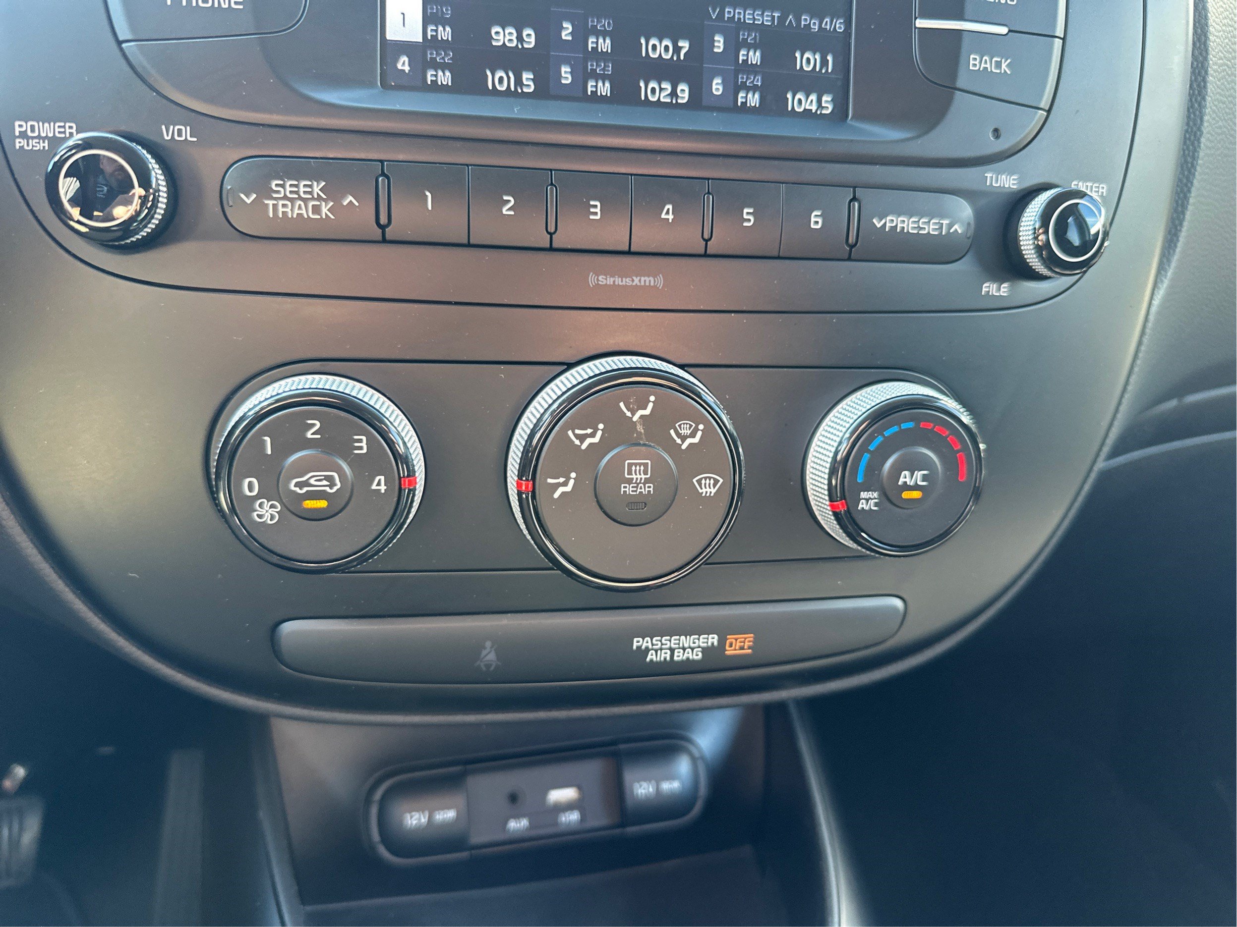 Used 2018 Kia Soul FWD image 28