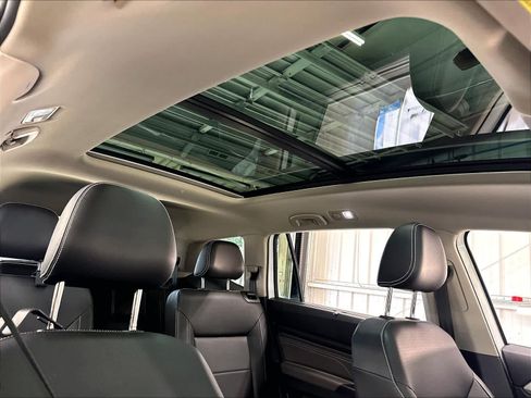 Used 2023 Volkswagen Atlas SE w/ Panoramic Sunroof Package FWD image 30