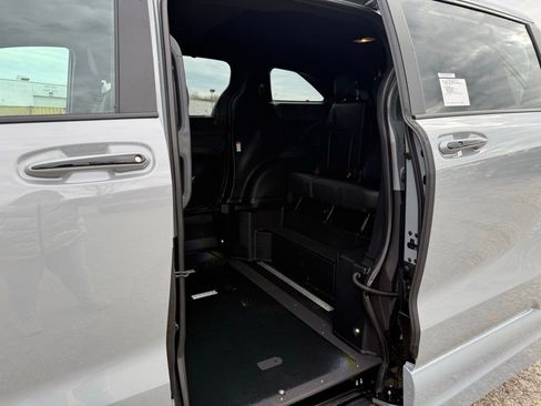 Used 2025 Toyota Sienna XSE image 28