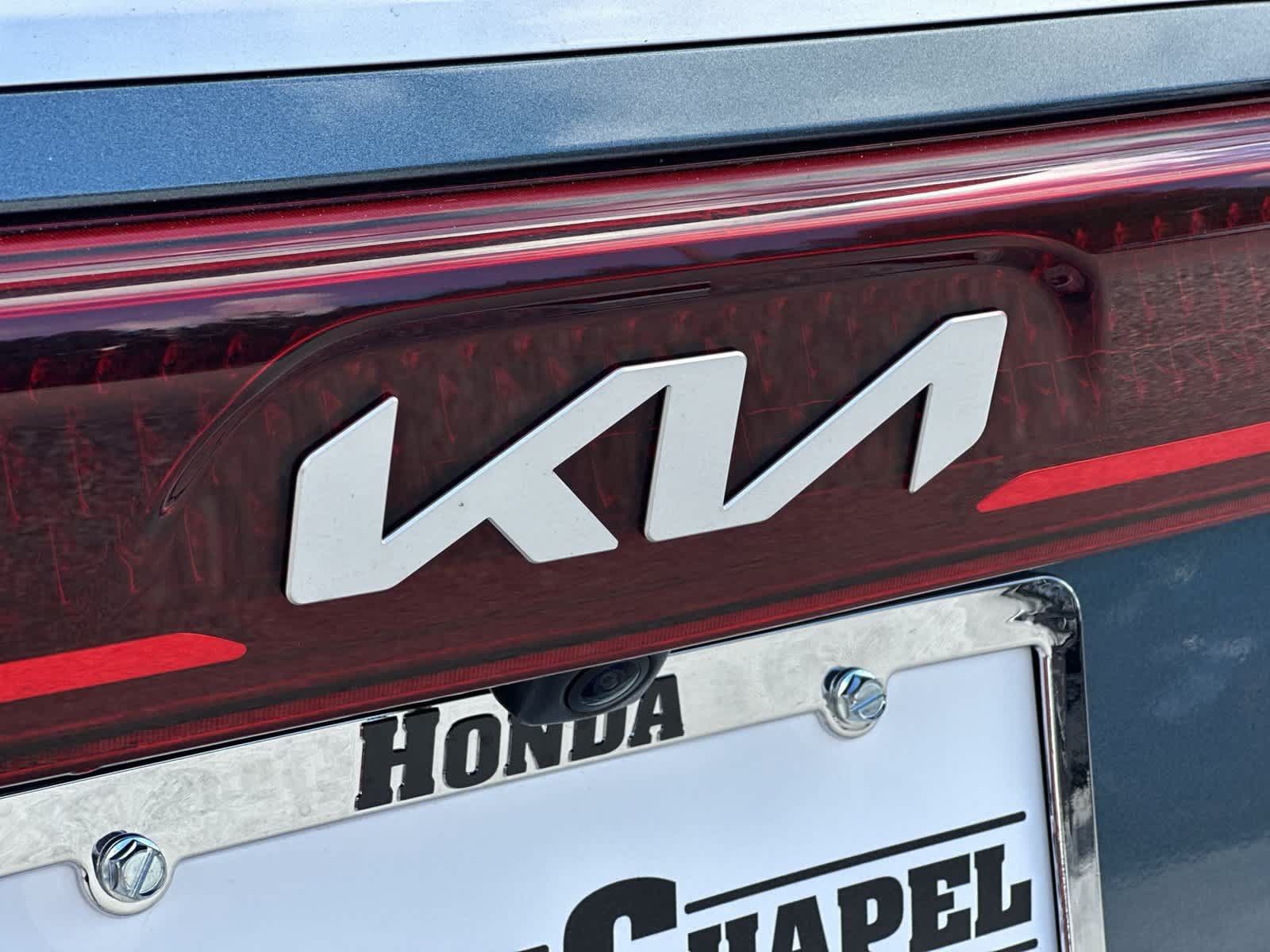 Used 2024 Kia Carnival EX FWD image 10