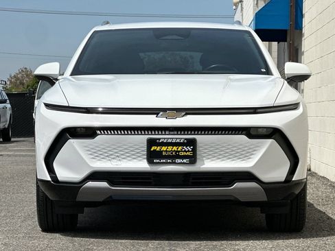 Certified 2024 Chevrolet Equinox EV LT w/ LPO, Trailering Package AWD/4WD image 9