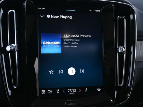 Used 2025 Volvo XC40 B5 Core image 35