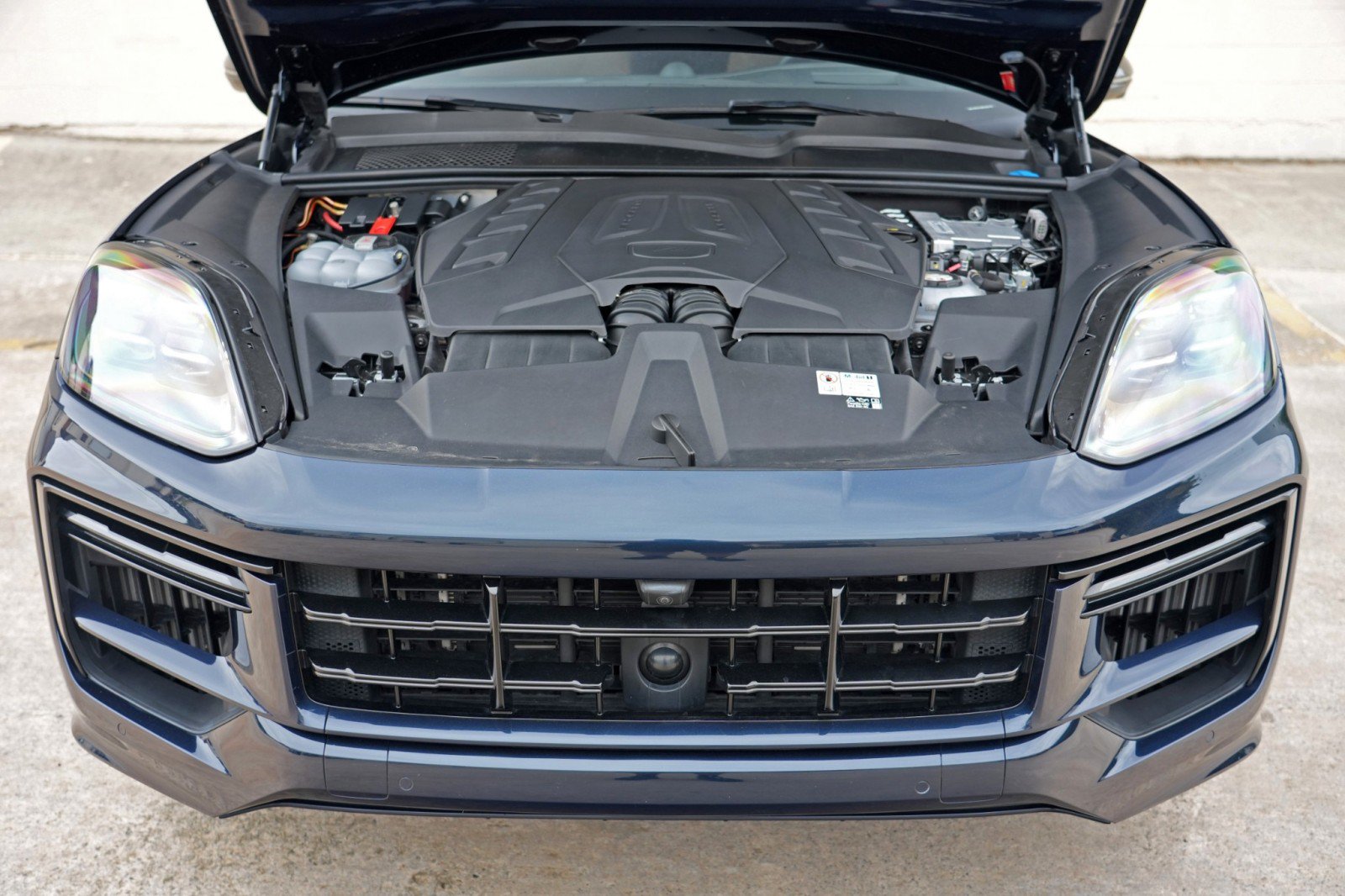 Used 2024 Porsche Cayenne Turbo AWD/4WD image 8