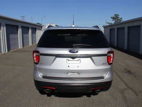Used 2019 Ford Explorer XLT w/ Equipment Group 202A AWD/4WD image 6