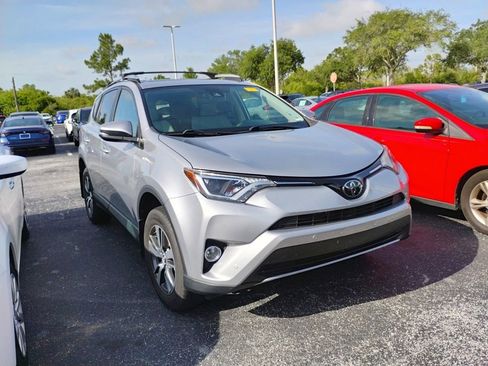 Used 2017 Toyota RAV4 XLE AWD/4WD image 1