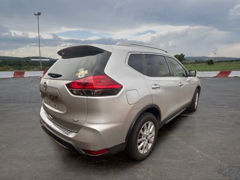 Used 2017 Nissan Rogue SV w/ SV Premium Package FWD image 3