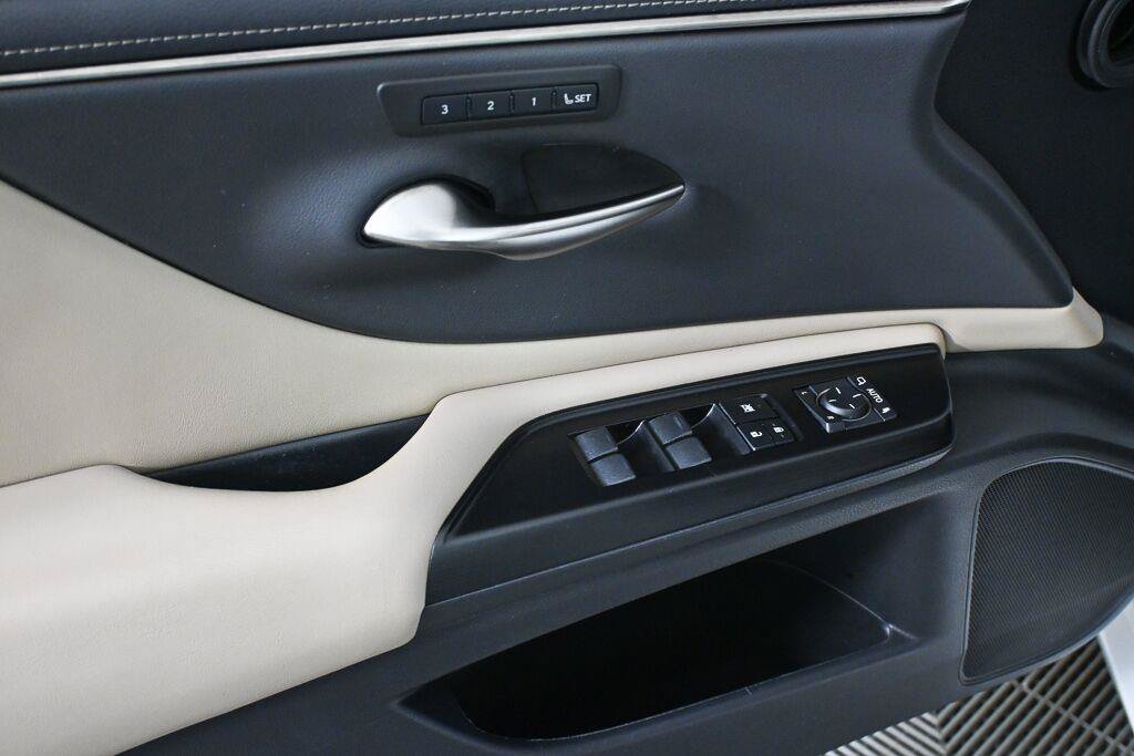 Used 2020 Lexus ES 350 w/ Premium Package FWD image 8