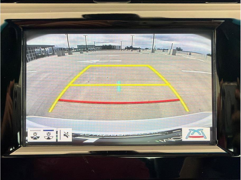Used 2018 Toyota Camry XLE FWD image 22