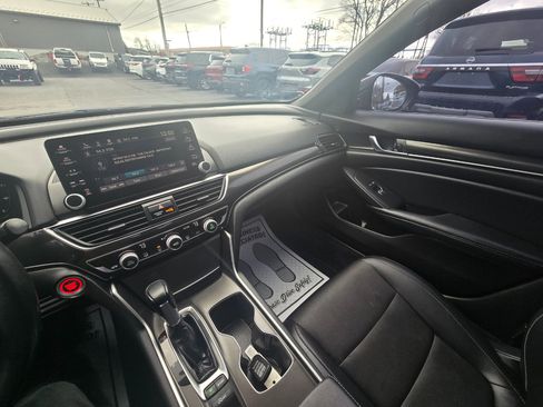 Used 2022 Honda Accord Sport image 11
