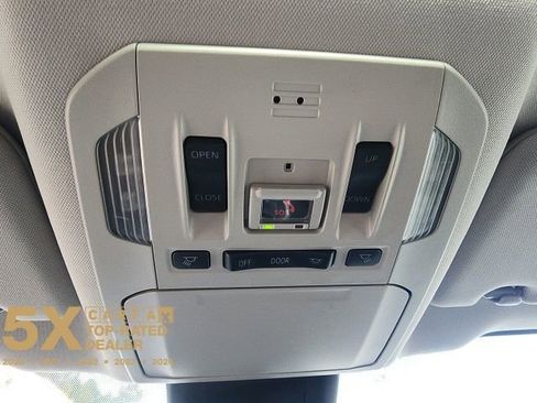 Used 2023 Toyota Highlander XLE image 30