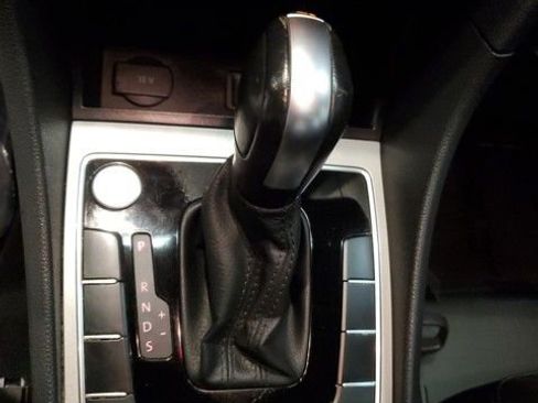 Used 2022 Volkswagen Passat 2.0T SE image 25