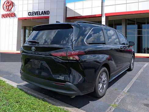 Used 2022 Toyota Sienna XLE w/ XLE Plus Package FWD image 7