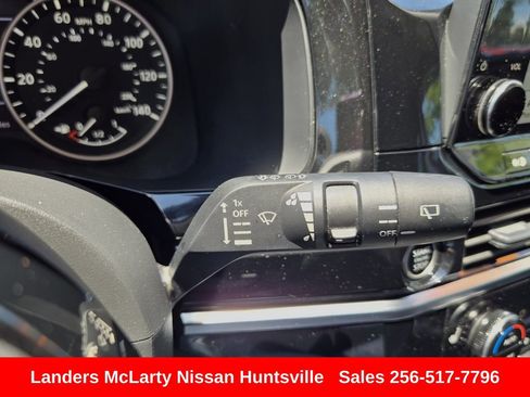 Used 2024 Nissan Pathfinder SL FWD image 23