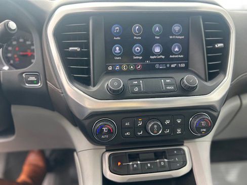 Used 2023 GMC Acadia SLT w/ Preferred Package image 16