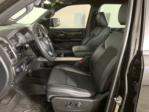 Used 2022 RAM 1500 4x4 Crew Cab image 16