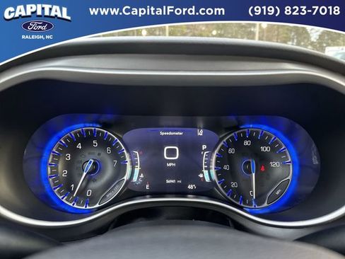 Used 2024 Chrysler Pacifica Touring-L image 24