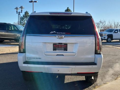 Used 2020 Cadillac Escalade ESV Platinum image 5