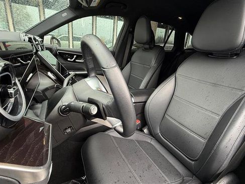 Used 2024 Mercedes-Benz GLC 300 4MATIC image 11