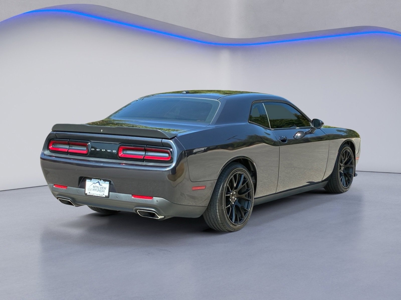 Used 2018 Dodge Challenger R/T RWD image 6