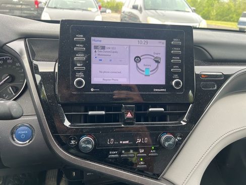 Used 2024 Toyota Camry SE FWD image 8