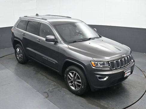 Used 2020 Jeep Grand Cherokee Laredo w/ 18" Wheel & 8.4" Radio Group AWD/4WD image 32