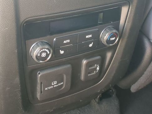 Used 2024 Buick Enclave Premium image 21