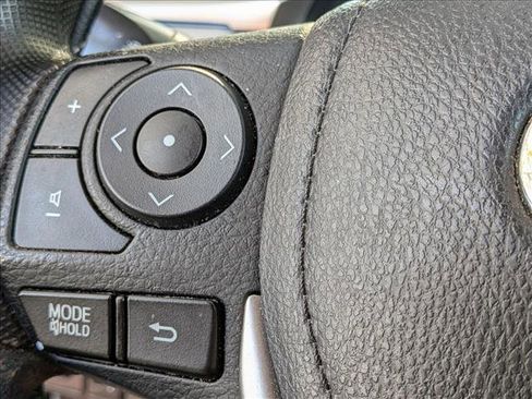 Used 2015 Toyota Corolla LE image 10