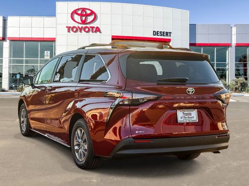 New 2026 Toyota Sienna XLE FWD image 5