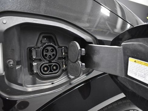 Certified 2023 Nissan Ariya AWD image 37
