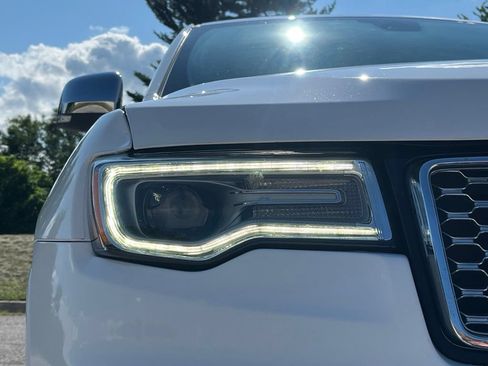 Used 2018 Jeep Grand Cherokee Overland AWD/4WD image 10