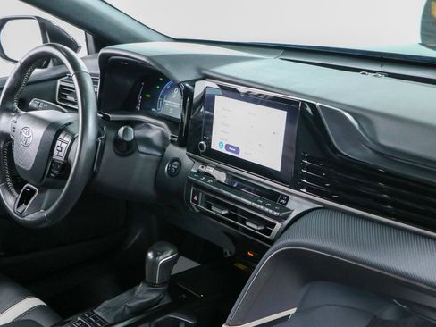 Used 2025 Toyota Camry SE FWD image 25